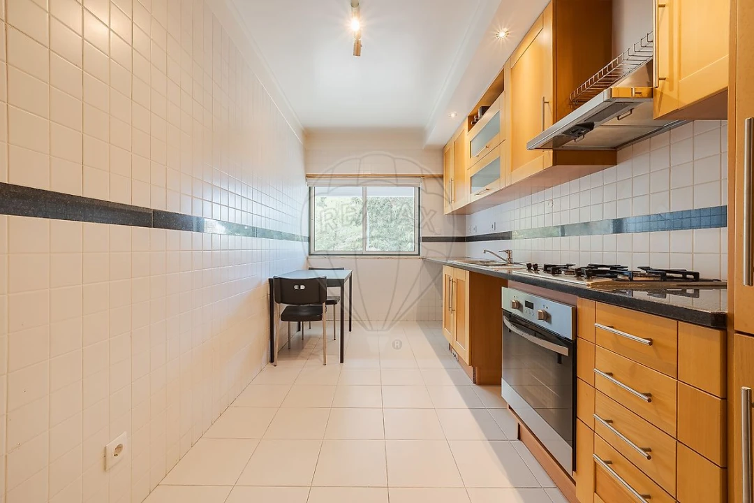 Apartamento T2 para Arrendamento em Benfica Foto 3