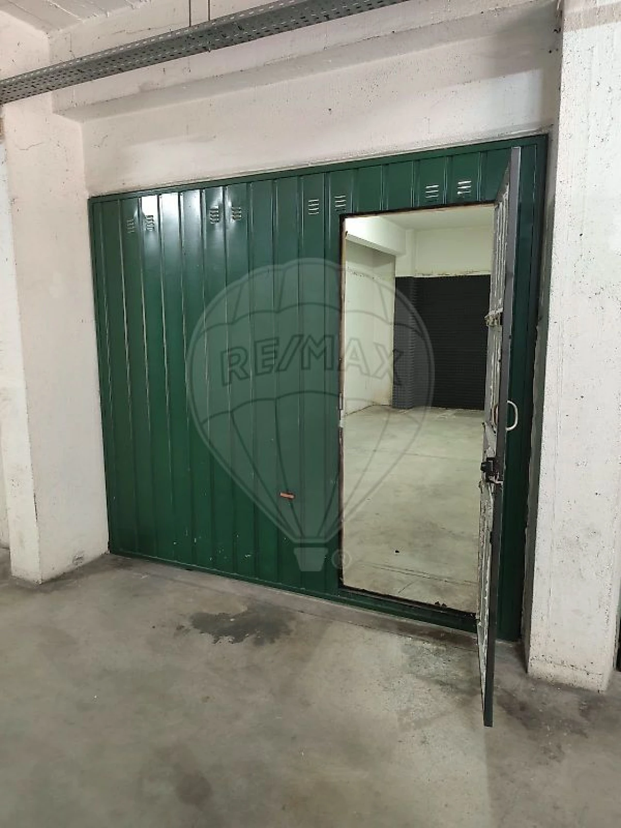 Garagem para Venda em Santa Maria e São Miguel, São Martinho, São Pedro Penaferrim Foto 1