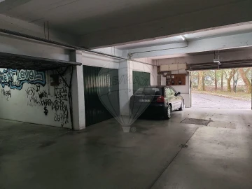 Garagem para Venda em Santa Maria e São Miguel, São Martinho, São Pedro Penaferrim