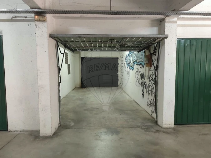 Garagem para Venda em Santa Maria e São Miguel, São Martinho, São Pedro Penaferrim Foto 2
