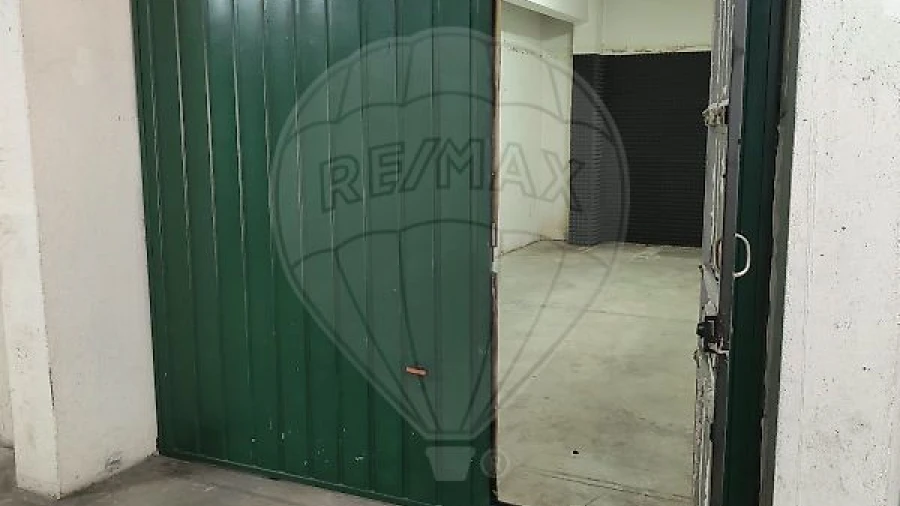 Garagem para Venda em Santa Maria e São Miguel, São Martinho, São Pedro Penaferrim