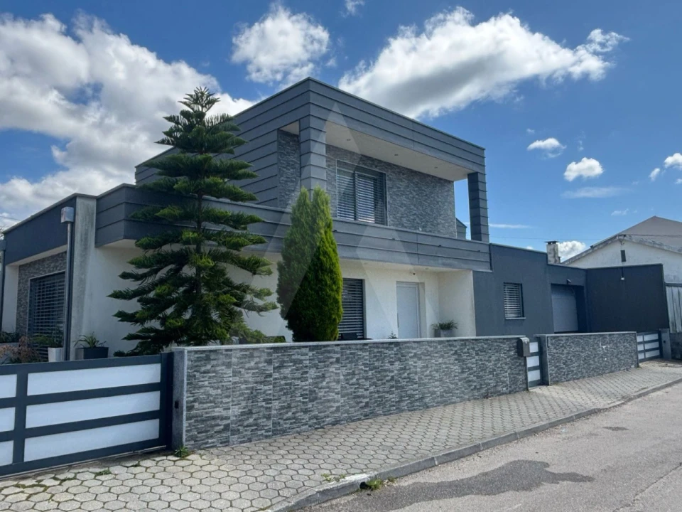 Moradia T3 para Venda em Albergaria-A-Velha e Valmaior Foto 1
