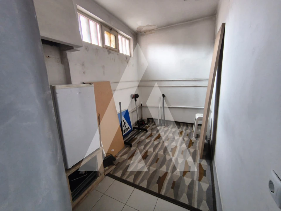 Loja para Arrendamento em Igreja Nova e Cheleiros Foto 6