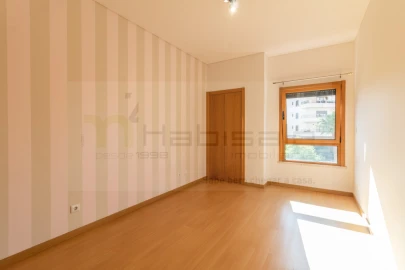 Apartamento T2 para Arrendamento em Odivelas