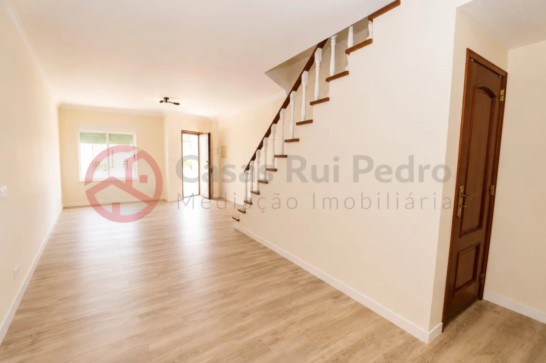 Moradia T3 para Venda em Laranjeiro e Feijó Foto 2