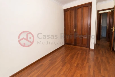 Moradia T3 para Venda em Laranjeiro e Feijó