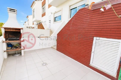 Moradia T3 para Venda em Laranjeiro e Feijó