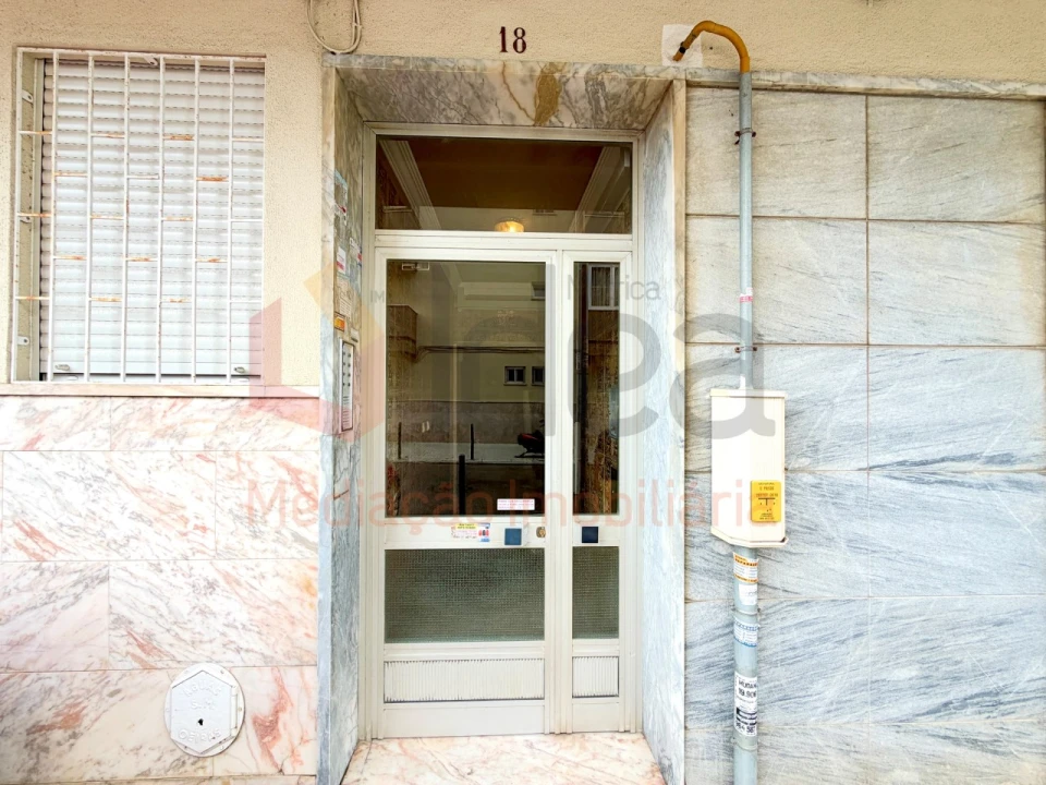 Apartamento T2 para Venda em Alfragide Foto 29