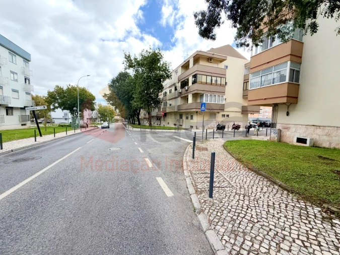 Apartamento T2 para Venda em Alfragide Foto 26