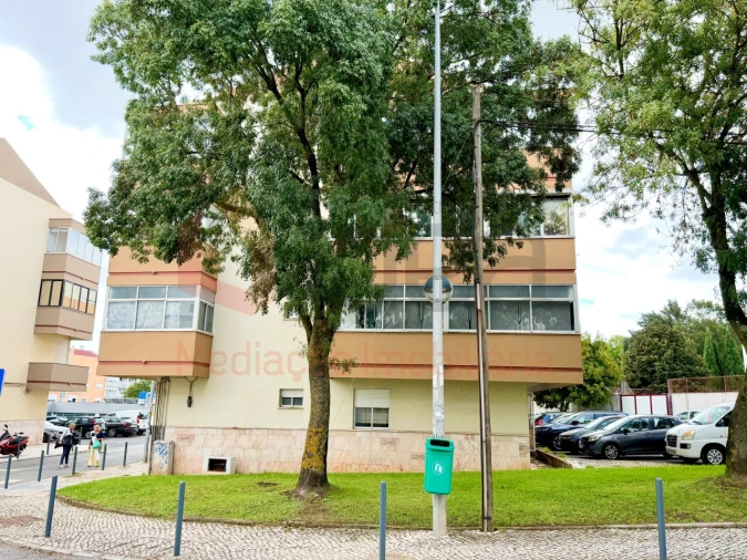 Apartamento T2 para Venda em Alfragide Foto 21