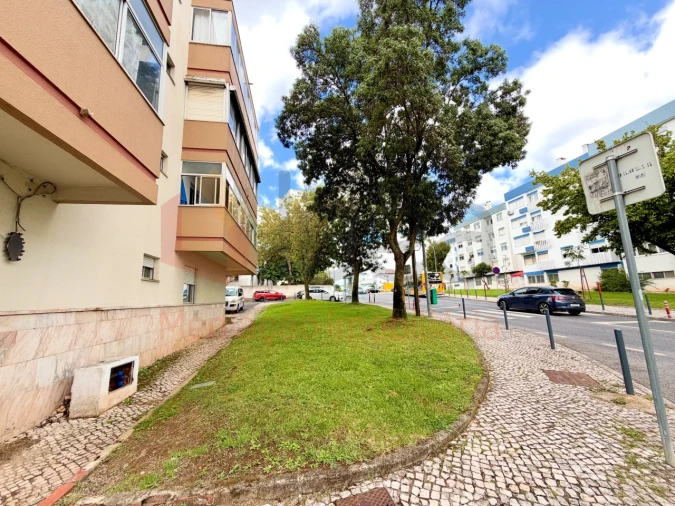 Apartamento T2 para Venda em Alfragide Foto 22
