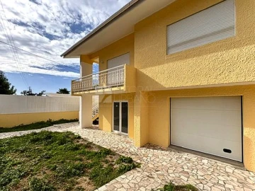 Moradia T3 para Venda em Santa Maria de Lamas