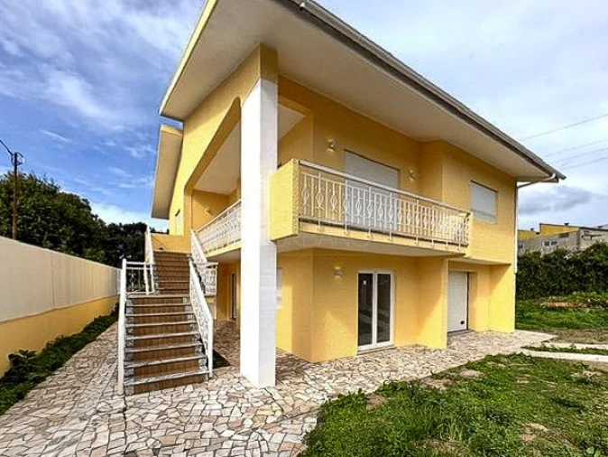 Moradia T3 para Venda em Santa Maria de Lamas Foto 2
