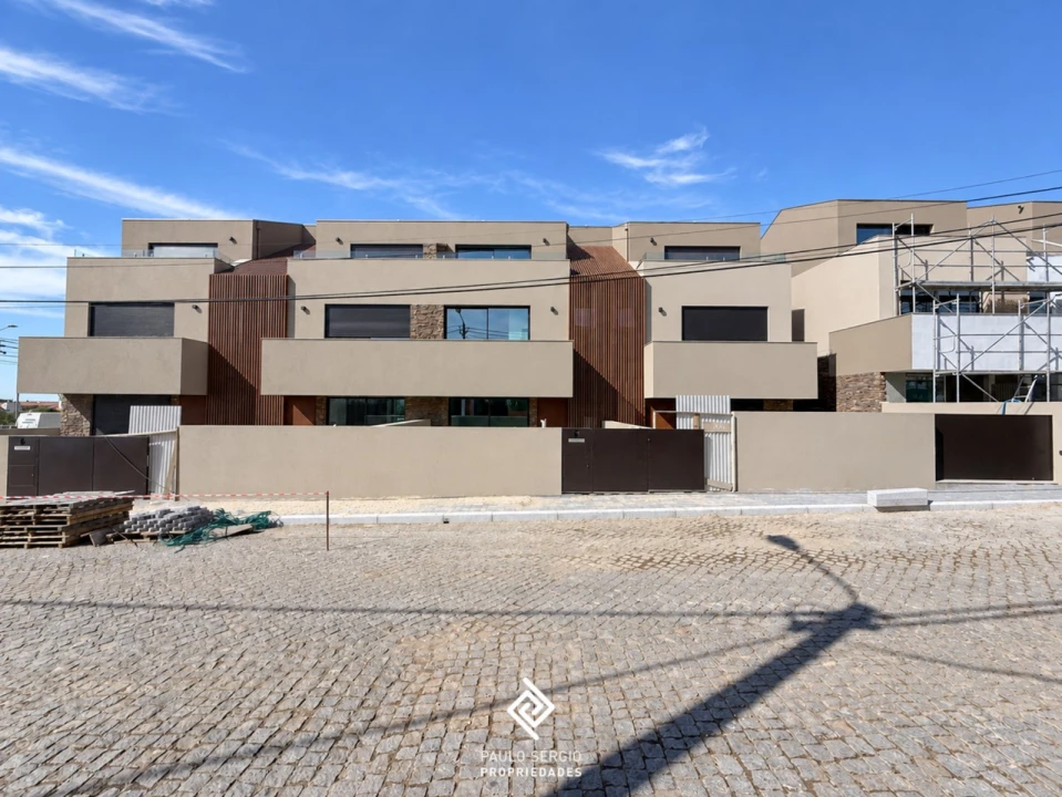 Moradia T3 para Venda em São Felix da Marinha Foto 11