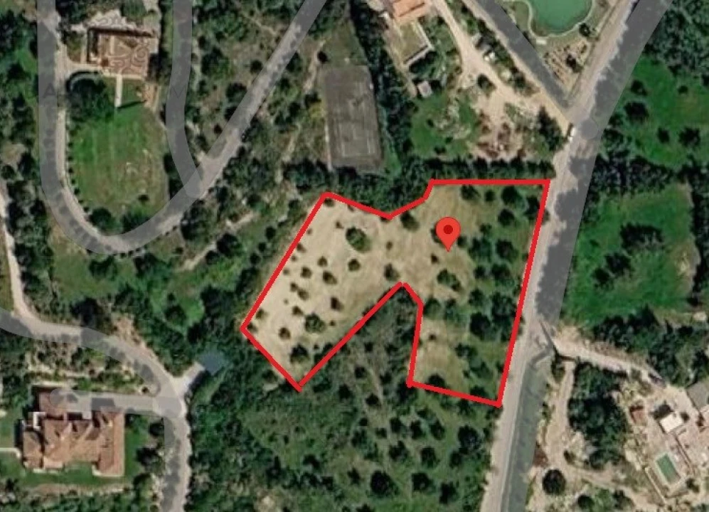 Terreno para Venda em Santa Barbara de Nexe Foto 1