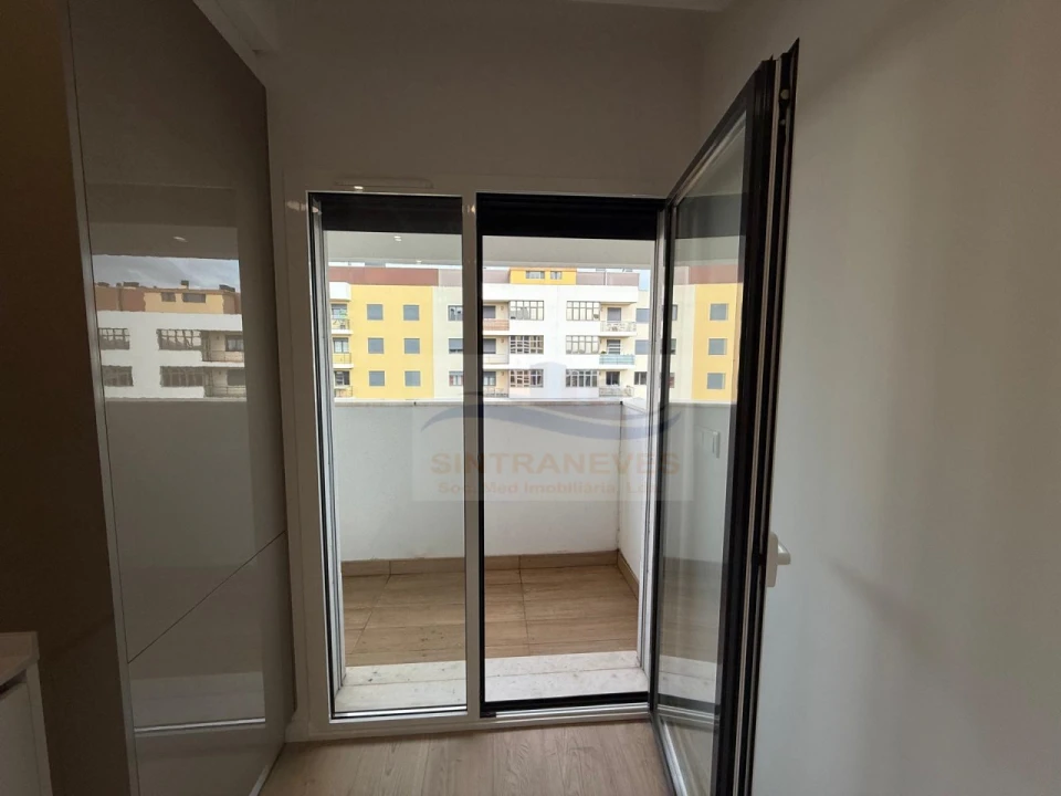 Apartamento T2 para Venda em Loures Foto 3