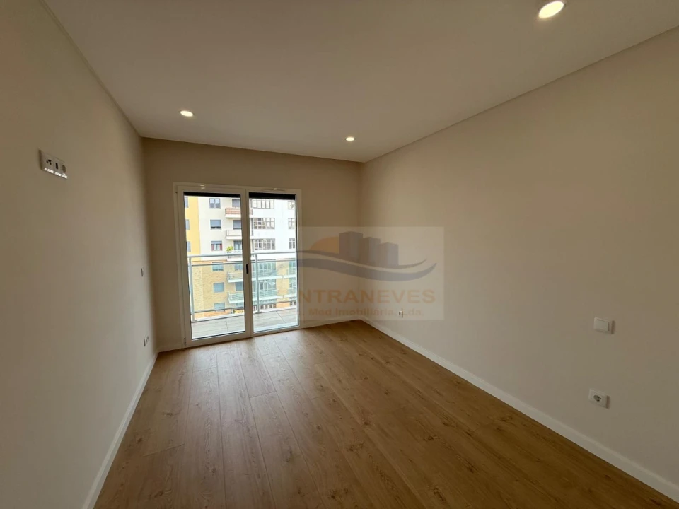 Apartamento T2 para Venda em Loures Foto 4