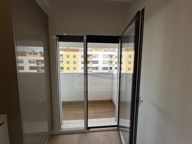 Apartamento T2 para Venda em Loures Foto 3