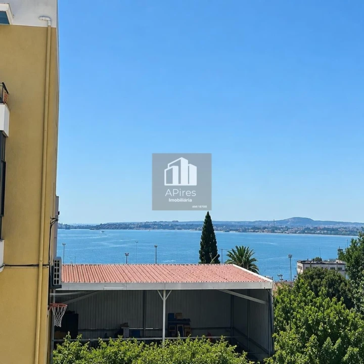 Apartamento T2 para Venda em Almada, Cova da Piedade, Pragal e Cacilhas Foto 1