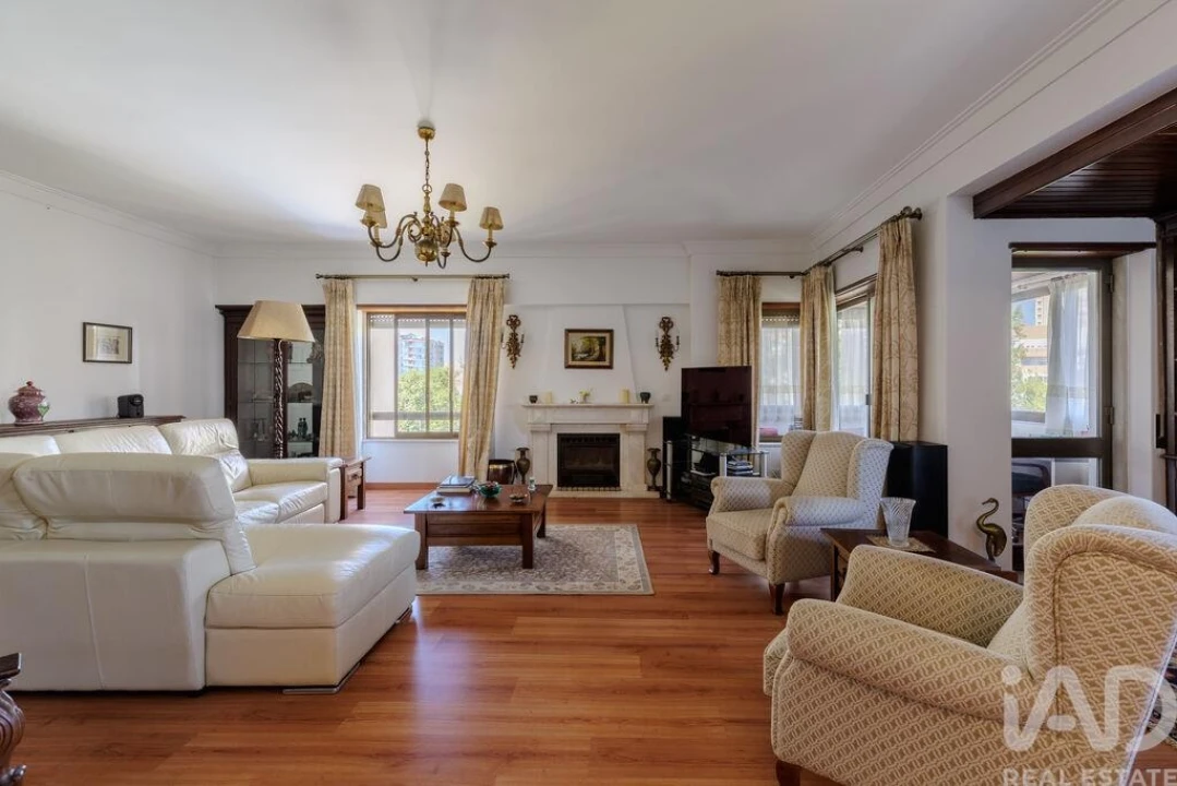 Apartamento T4 para Venda em Areeiro Foto 1