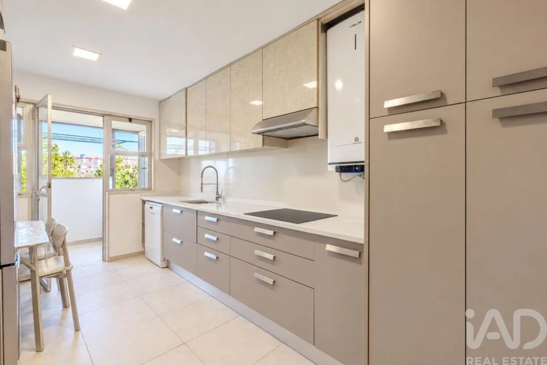 Apartamento T4 para Venda em Areeiro Foto 10