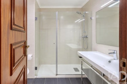 Apartamento T4 para Venda em Areeiro