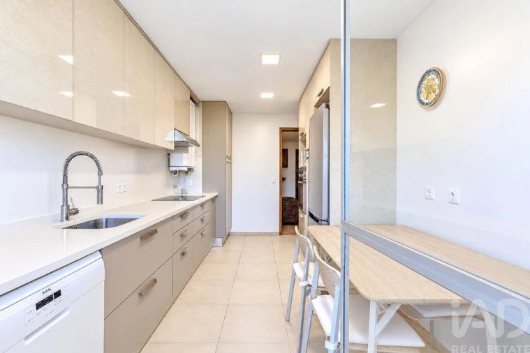Apartamento T4 para Venda em Areeiro Foto 11