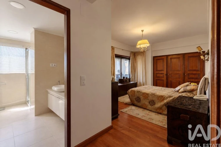 Apartamento T4 para Venda em Areeiro Foto 12