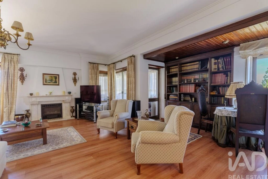Apartamento T4 para Venda em Areeiro Foto 3