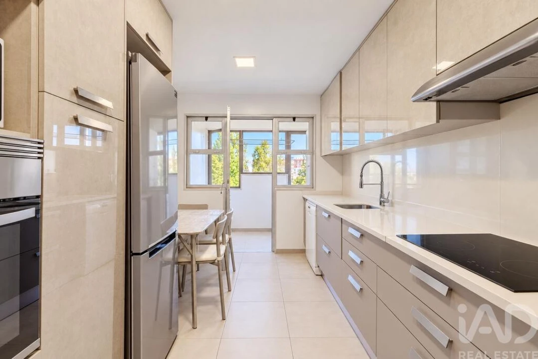 Apartamento T4 para Venda em Areeiro Foto 9