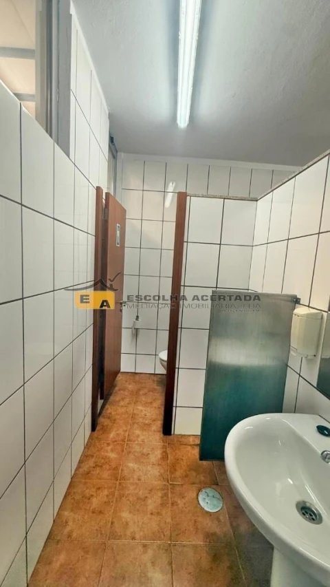 Armazém para Venda em Cidade da Maia