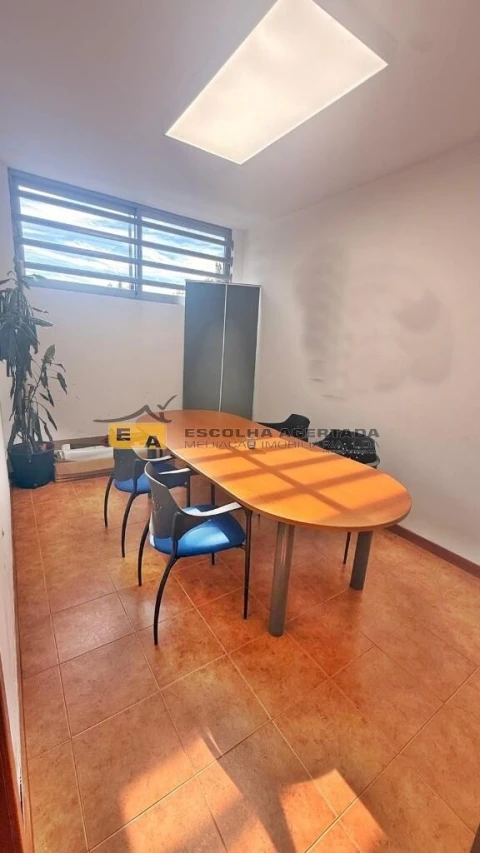 Armazém para Venda em Cidade da Maia