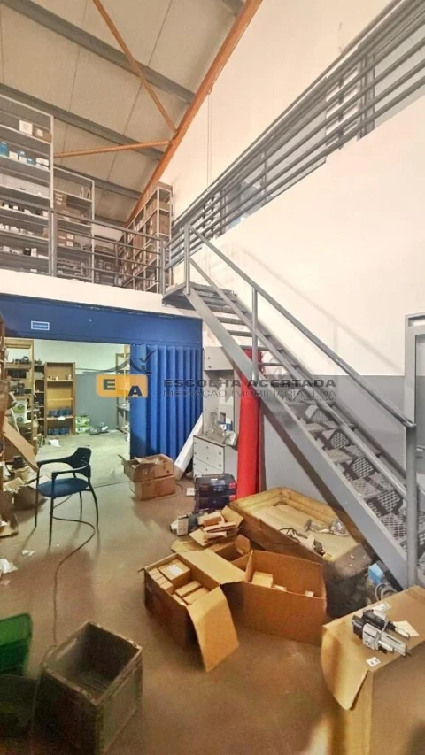 Armazém para Venda em Cidade da Maia