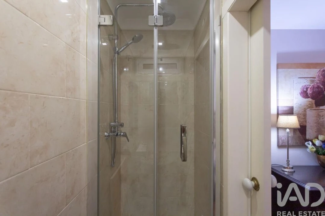 Apartamento T5 para Venda em Santo António Foto 19