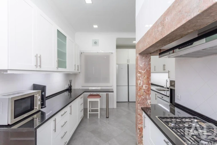Apartamento T5 para Venda em Santo António Foto 23