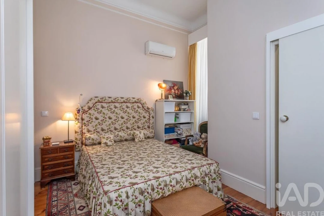 Apartamento T5 para Venda em Santo António Foto 17