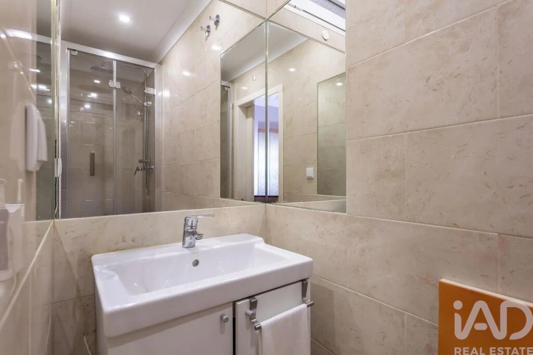 Apartamento T5 para Venda em Santo António Foto 18