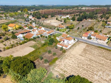 Moradia T4 para Venda em São João da Ribeira e Ribeira de São João