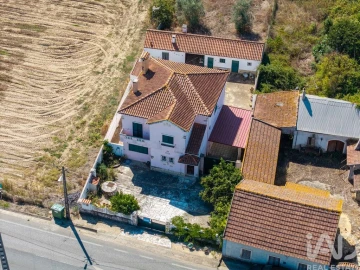 Moradia T4 para Venda em São João da Ribeira e Ribeira de São João