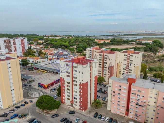 Apartamento T3 para Venda em Corroios Foto 2