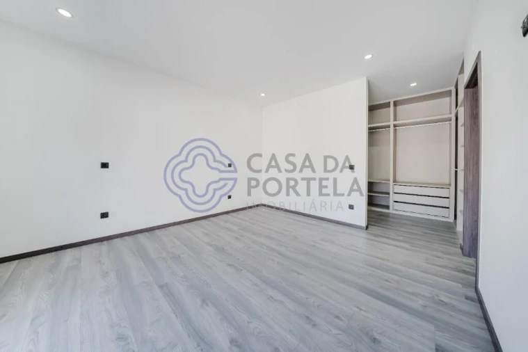Moradia T3 para Venda em Bidoeira de Cima Foto 36