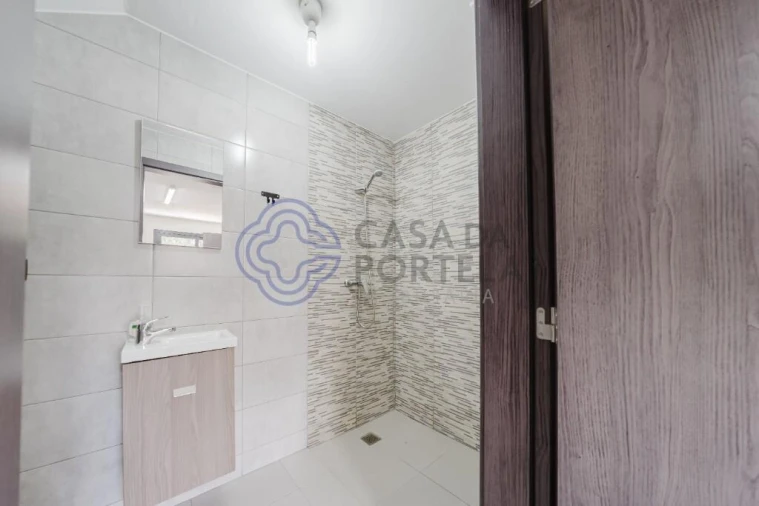 Moradia T3 para Venda em Bidoeira de Cima Foto 48