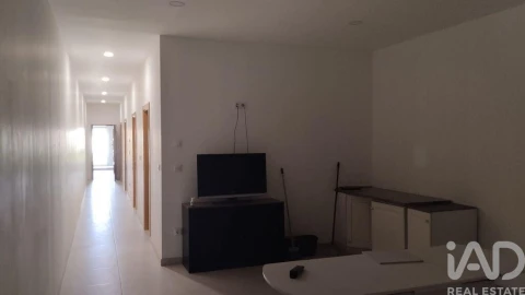 Armazém para Venda em Bodiosa