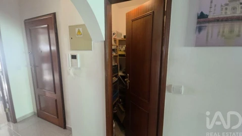Apartamento T3 para Venda em Charneca de Caparica e Sobreda