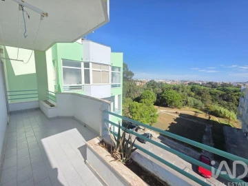 Apartamento T3 para Venda em Charneca de Caparica e Sobreda