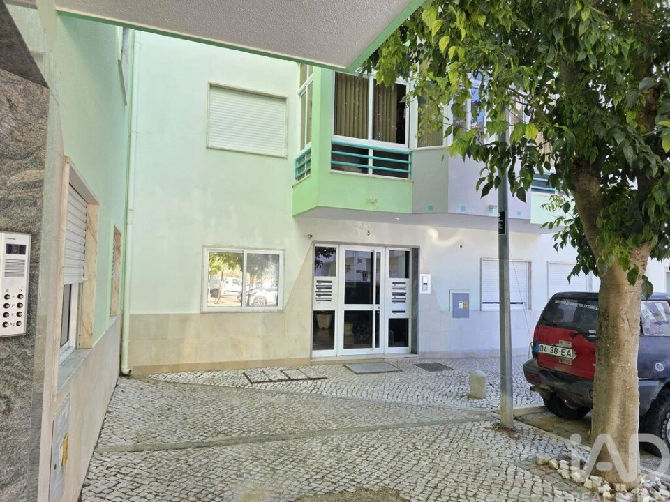 Apartamento T3 para Venda em Charneca de Caparica e Sobreda Foto 35