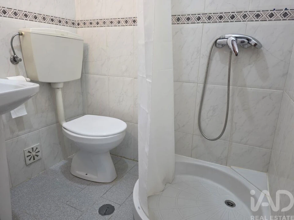 Apartamento T3 para Venda em Charneca de Caparica e Sobreda Foto 24