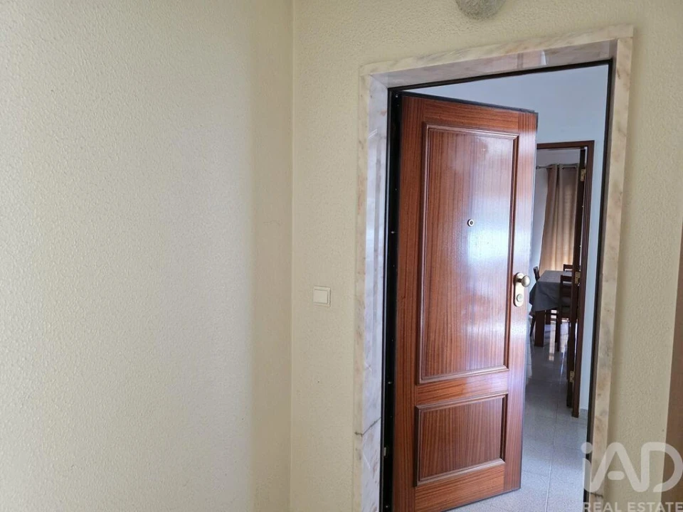 Apartamento T3 para Venda em Charneca de Caparica e Sobreda Foto 2