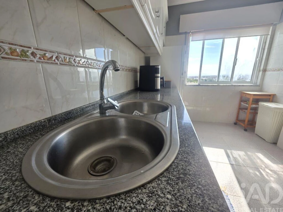 Apartamento T3 para Venda em Charneca de Caparica e Sobreda Foto 18