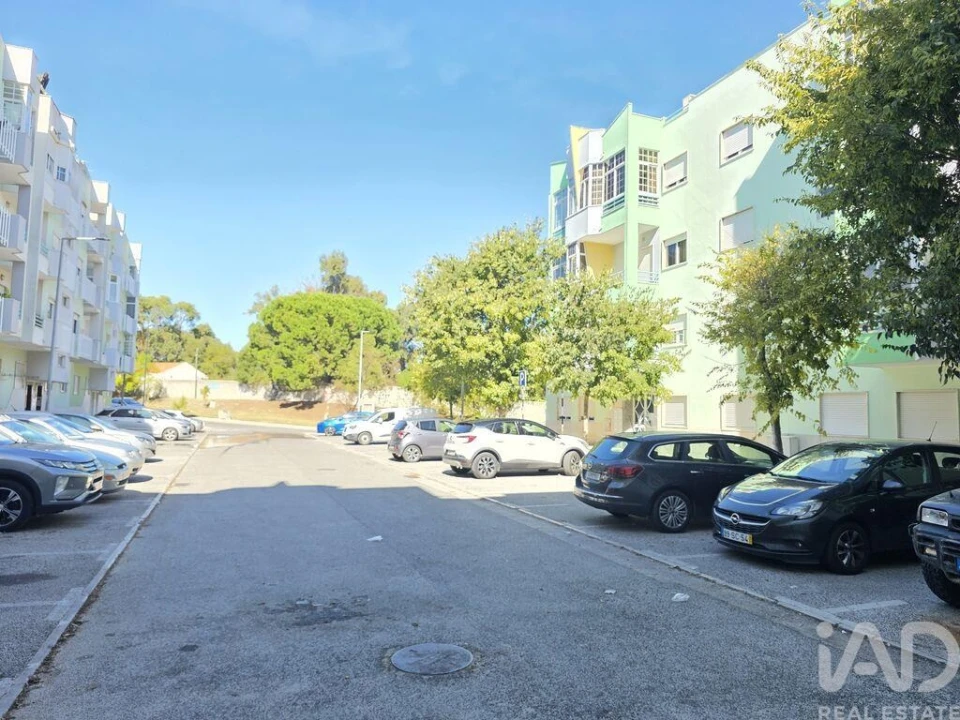 Apartamento T3 para Venda em Charneca de Caparica e Sobreda Foto 37